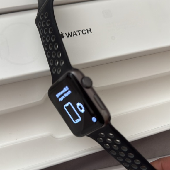 Apple Watch Series 3 42MM Aluminum case free cover - Picture 10 of 17